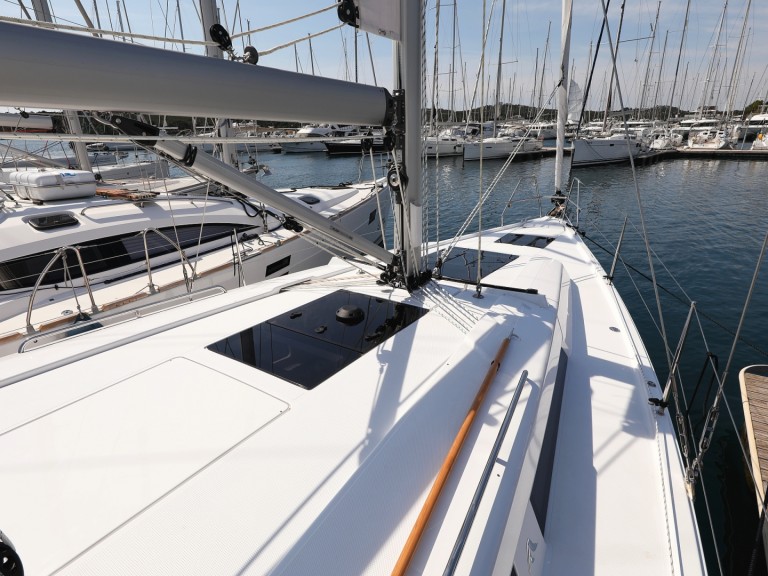 Sailboat rental in Šibenik - Hanse Hanse 388