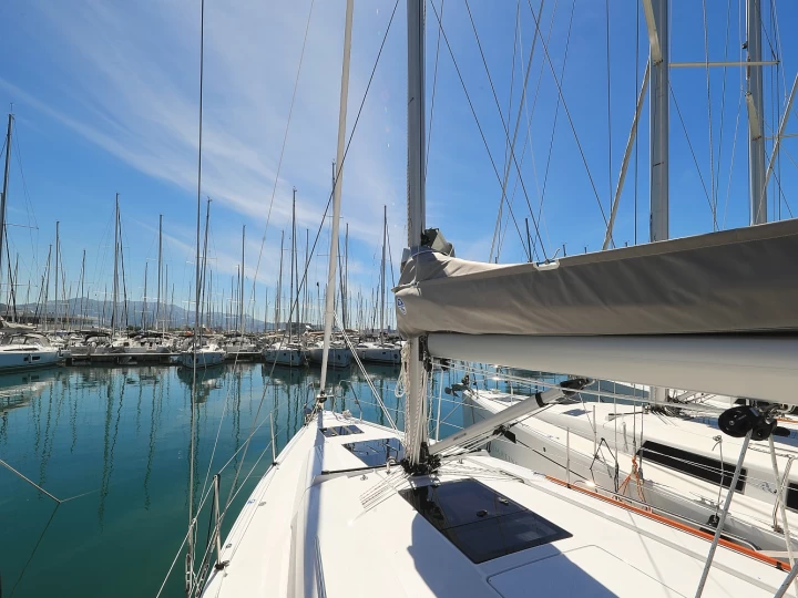 Sailboat rental in Kaštela - Hanse Hanse 388