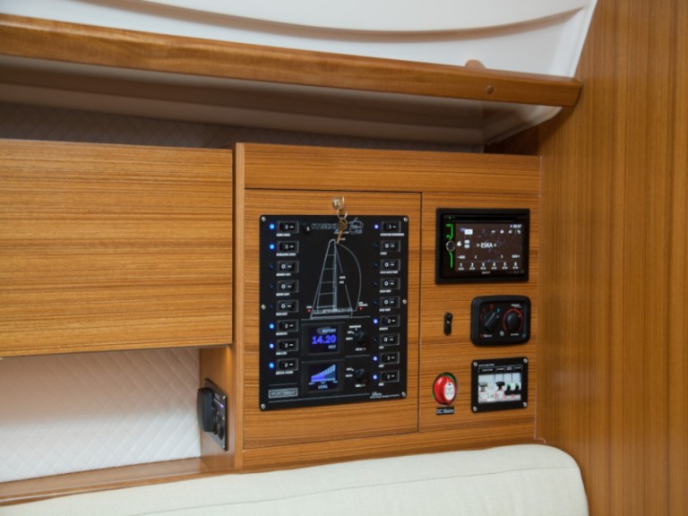 Boat rental Northman Maxus 33.1 RS in Węgorzewo on Samboat