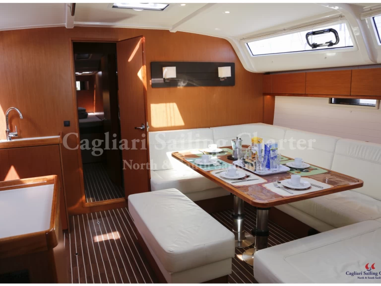 Sailboat for rent Cagliari at the best price