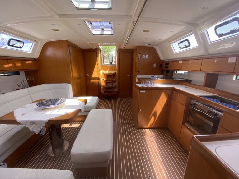 Yacht charter Castiglioncello cheap Cruiser 51