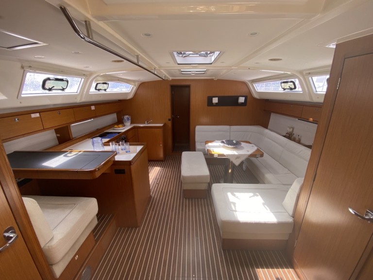 Sailboat for rent Castiglioncello at the best price