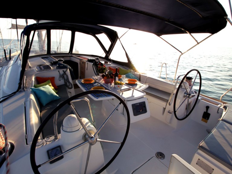 Rent a Bénéteau Oceanis 54 Alimos