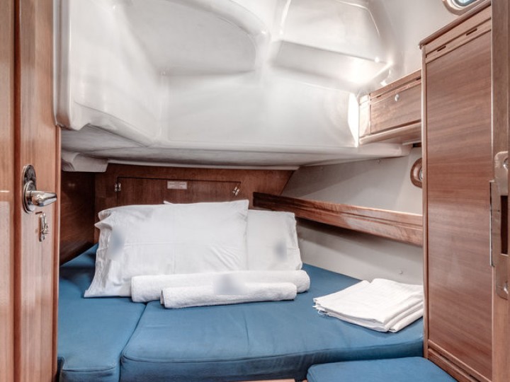 Rent a Bavaria Bavaria 39 Cruiser Pálairos