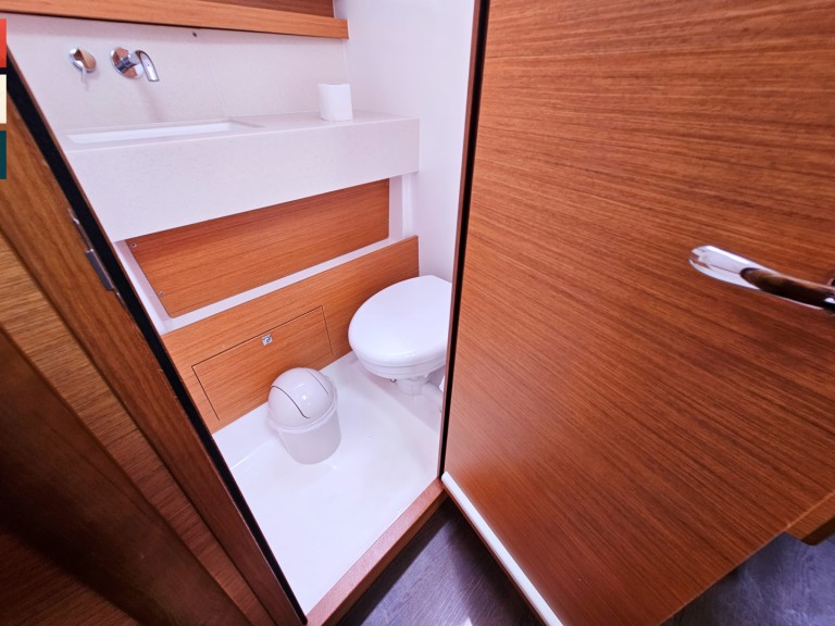 Sailboat rental in Rogoznica - Dufour Dufour 470