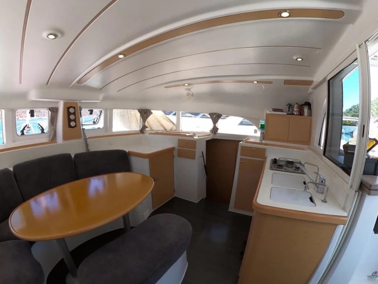 Lagoon Lagoon 380 in Fethiye on SamBoat