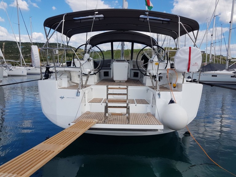 Rent a Jeanneau Jeanneau 54 Pirovac