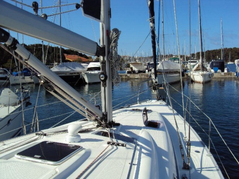 Yacht charter Trget cheap Bavaria 39 Cruiser