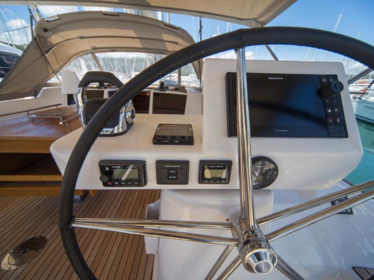 Boat rental Dufour Dufour 520 Grand Large in Palma de Mallorca on Samboat