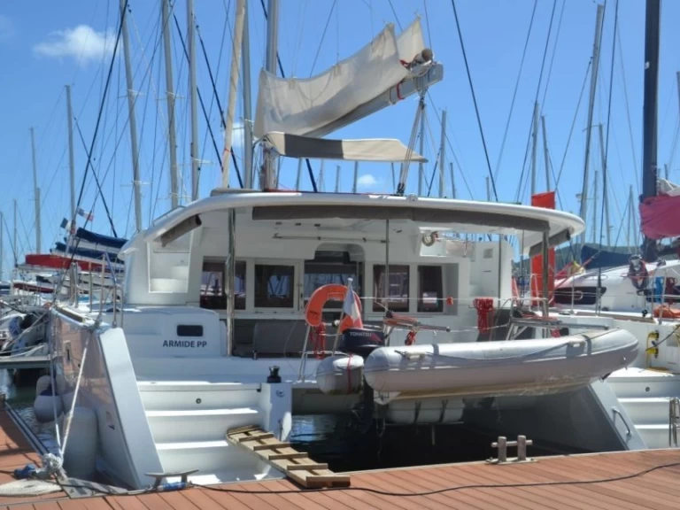 Yacht charter Le Marin cheap Lagoon 450