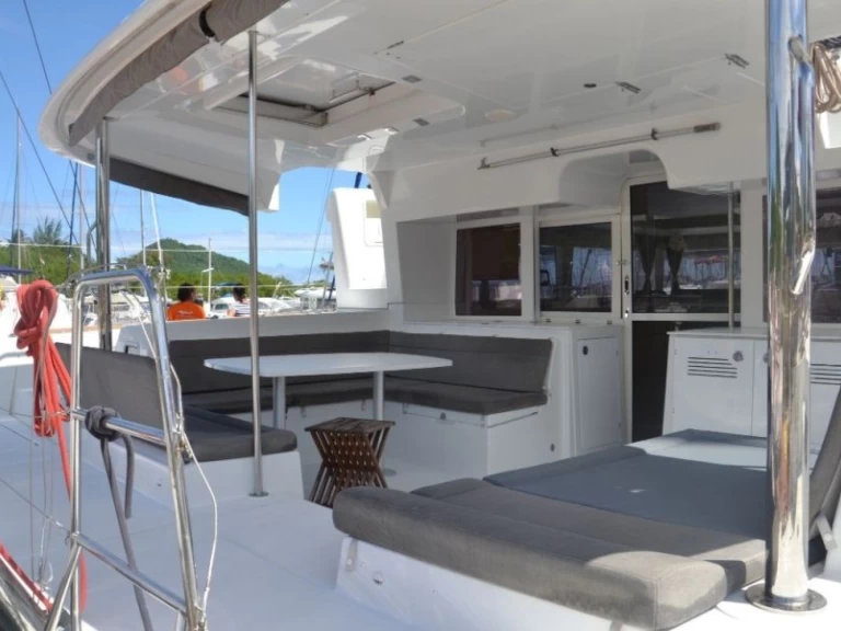 Catamaran rental in Le Marin - Lagoon Lagoon 450