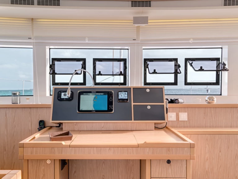 Boat rental Lagoon Lagoon 52 F in La Paz on Samboat