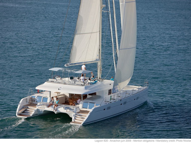 Catamaran rental in Le Marin - Lagoon Lagoon 620