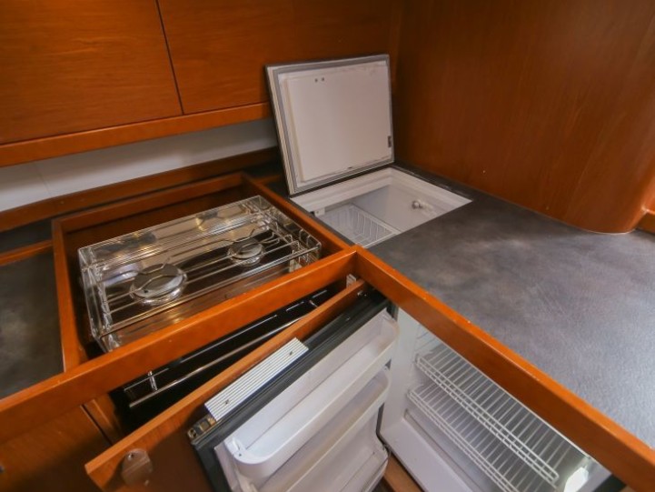 Sailboat for rent Seget Donji at the best price