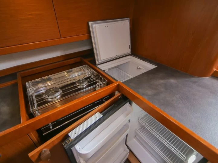 Sailboat for rent Seget Donji at the best price