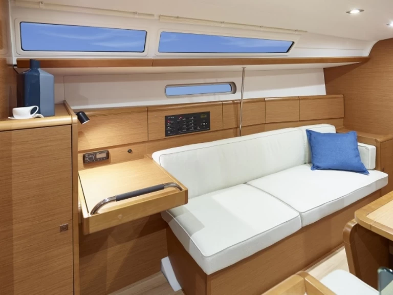 Jeanneau Sun Odyssey 389 in Gouvia on SamBoat