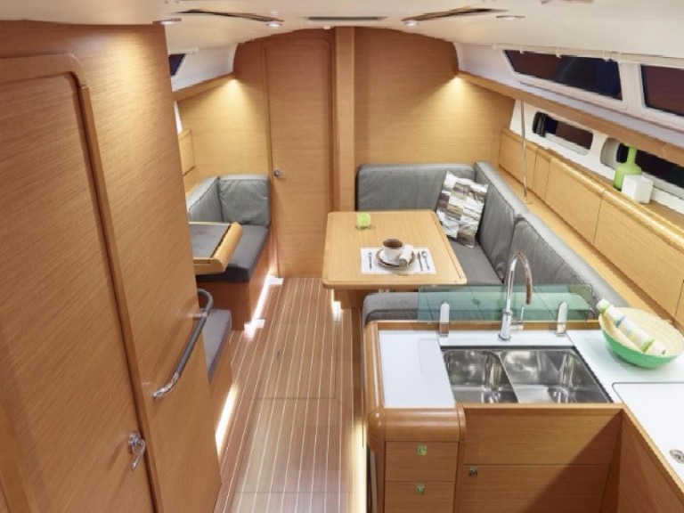 Sailboat rental with or without captain Jeanneau Praslin Island