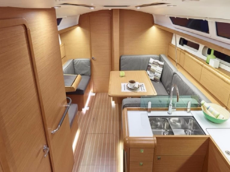 Sailboat rental with or without captain Jeanneau Praslin Island