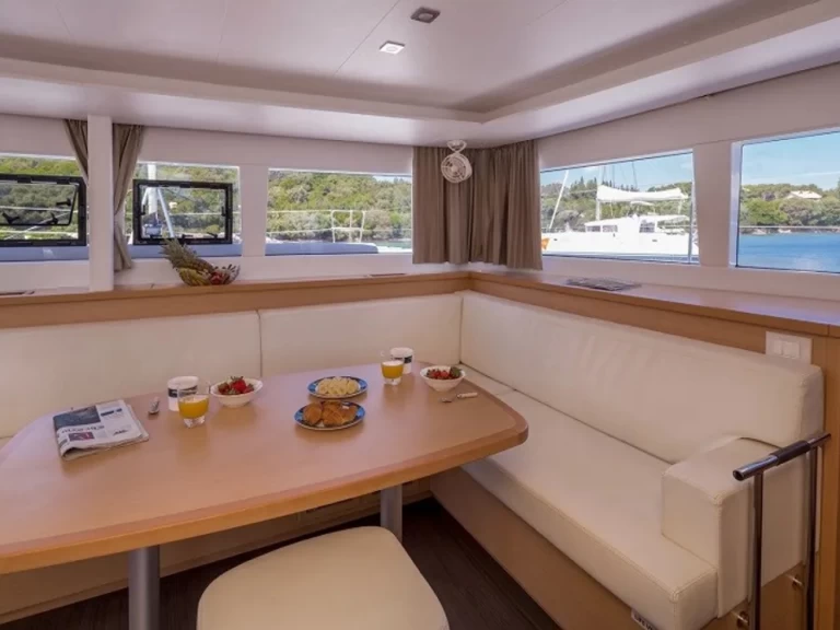 Catamaran rental in Lefkáda - Lagoon Lagoon 450 F