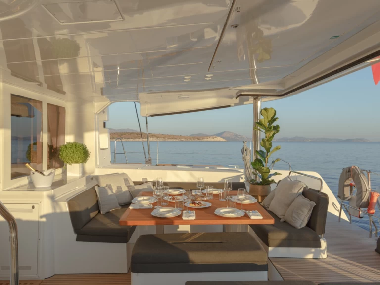 Lagoon Lagoon 52 F in Ellinikó on SamBoat