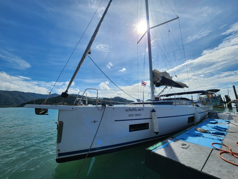 Yacht charter Ko Chang (Koh Chang) cheap Bavaria C45