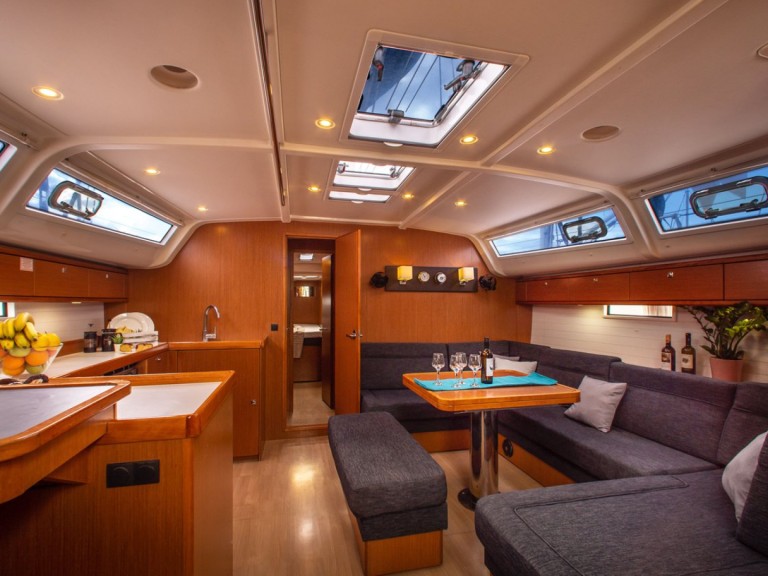 Sailboat for rent Alimos at the best price