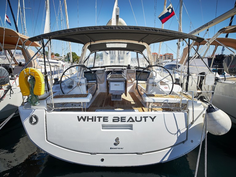 Boat rental Bénéteau Oceanis 41.1 in Biograd na Moru on Samboat