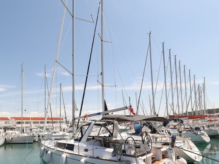 Sailboat rental in Biograd na Moru - Bénéteau Oceanis 35.1