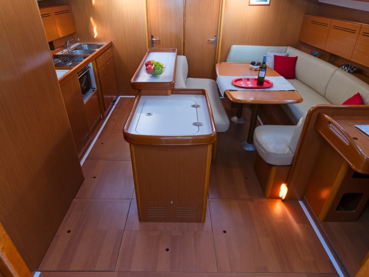 Sailboat rental in Alimos - Bénéteau Cyclades 50.5