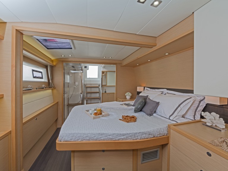 Boat rental Lagoon Lagoon 560 in Alimos on Samboat