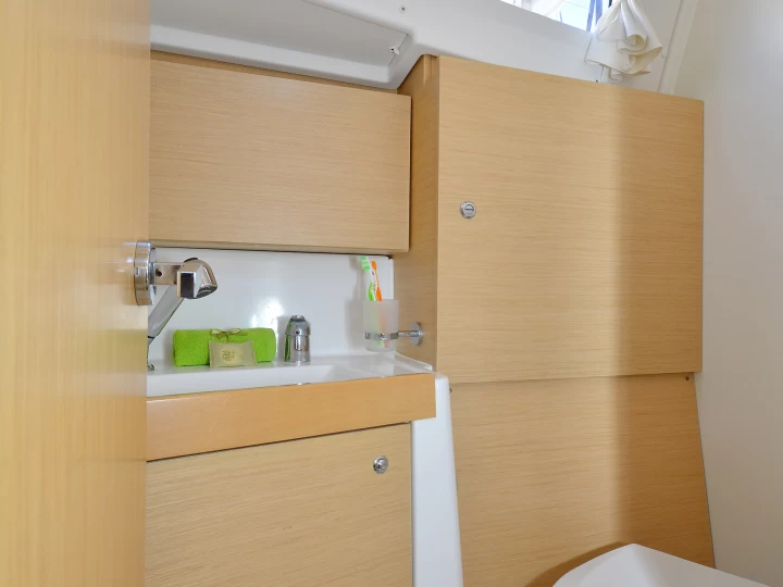 Bareboat Rental Sailboat Bénéteau with a boat licence