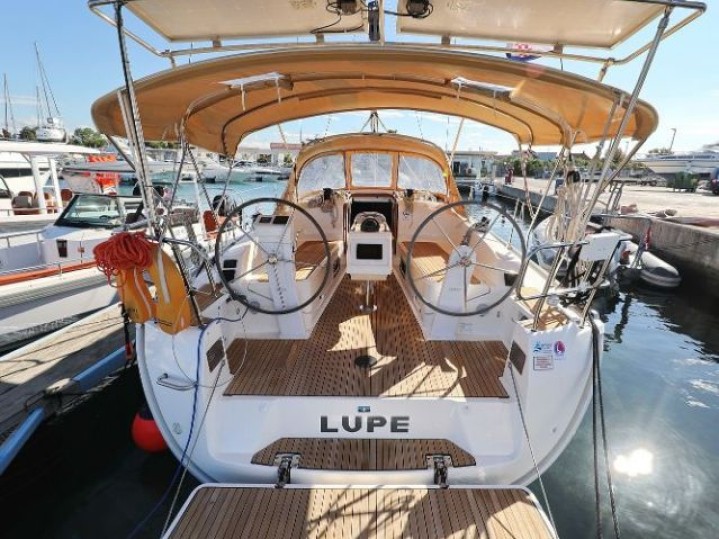 Rent a Bavaria Cruiser 37 Zadar