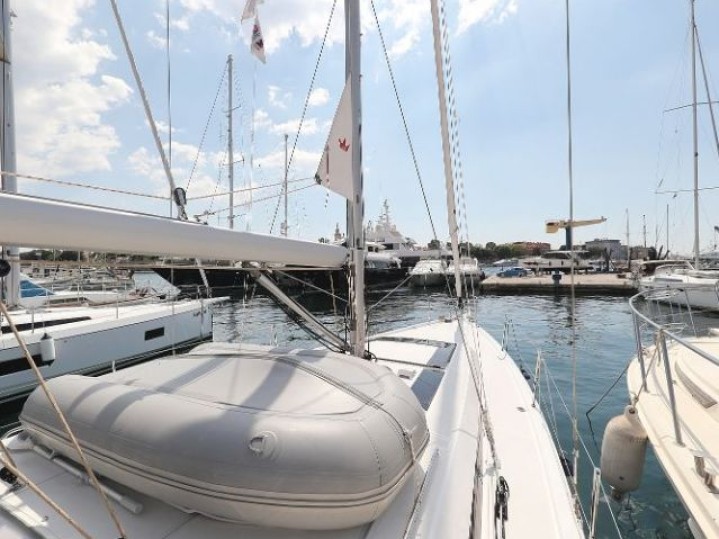 Sailboat rental with or without captain Bénéteau Zadar