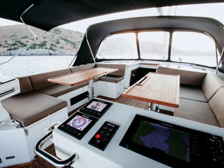 Sailboat rental in Lávrio - Bavaria Bavaria C57