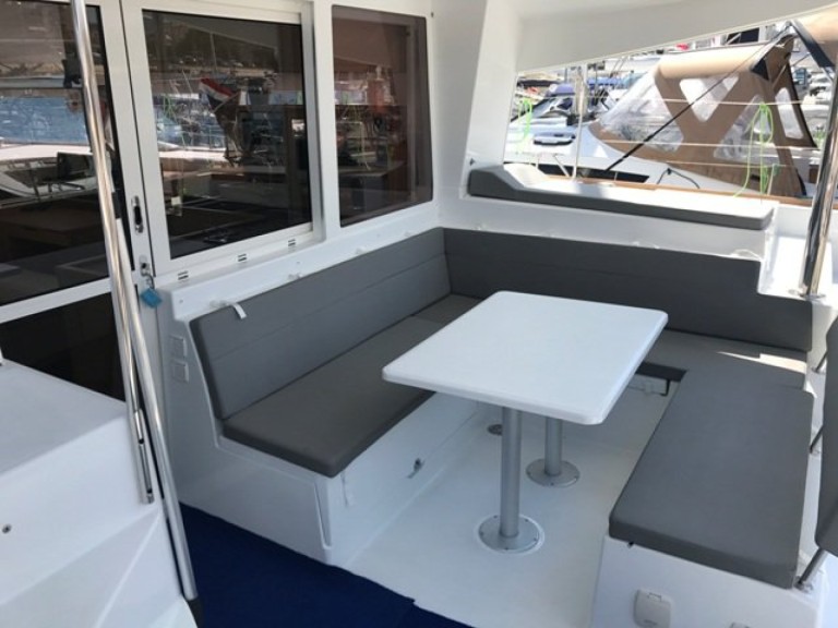 Lagoon Lagoon 400 S2 in Lávrio on SamBoat