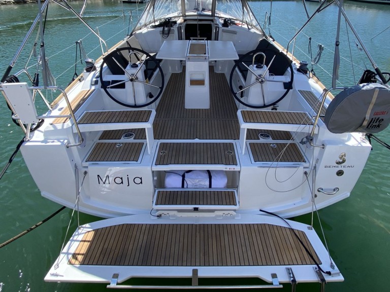 Sailboat rental in Pula - Bénéteau Oceanis 38.1