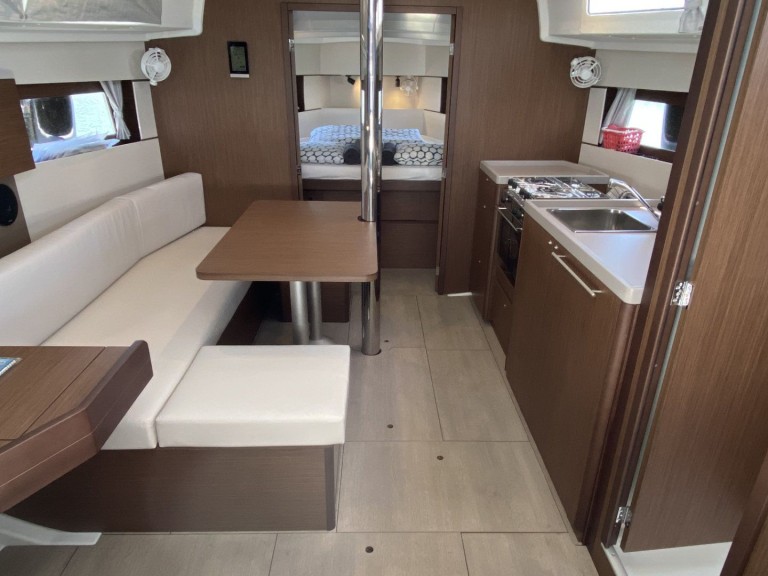 Sailboat rental with or without captain Bénéteau Pula