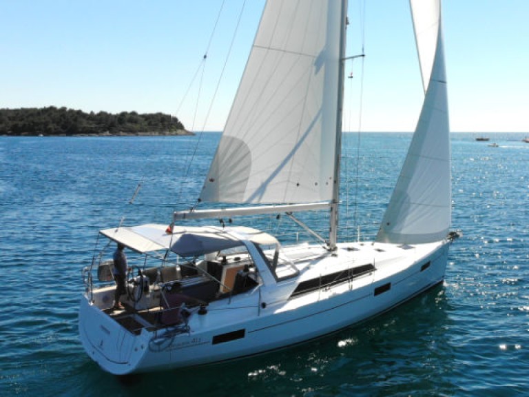 Bénéteau Oceanis 41.1 in Pula on SamBoat