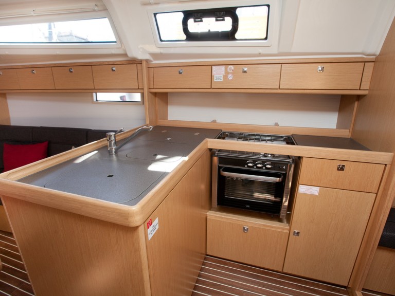 Sailboat rental in Zadar - Bavaria Cruiser 37
