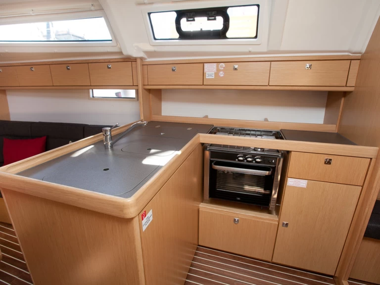 Sailboat rental in Zadar - Bavaria Cruiser 37