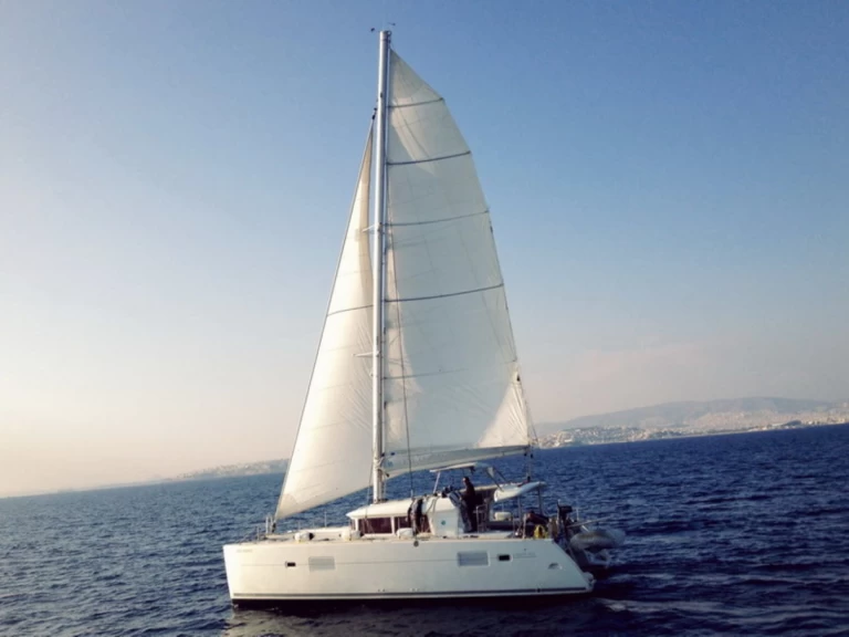 Catamaran rental in Alimos - Lagoon Lagoon 400