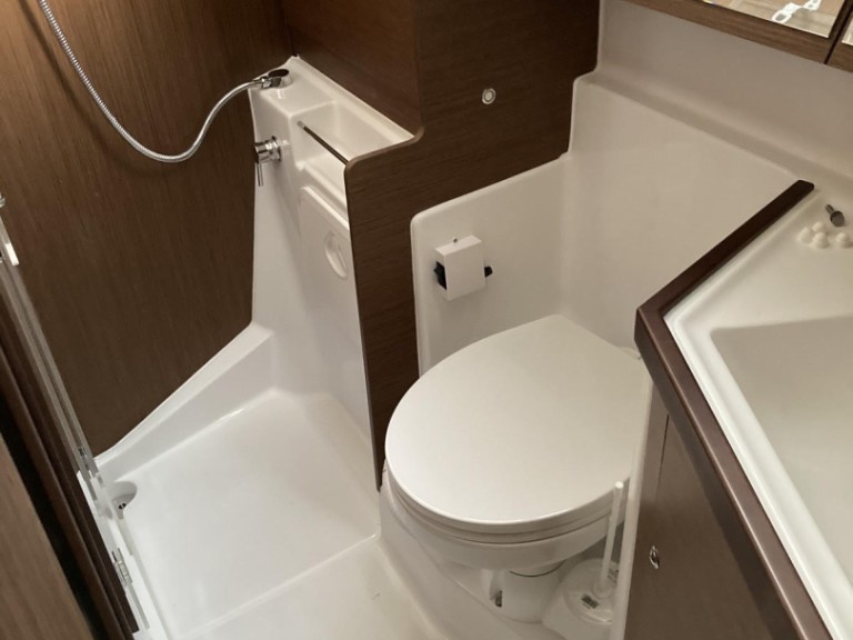 Yacht charter Préveza cheap Oceanis 40.1