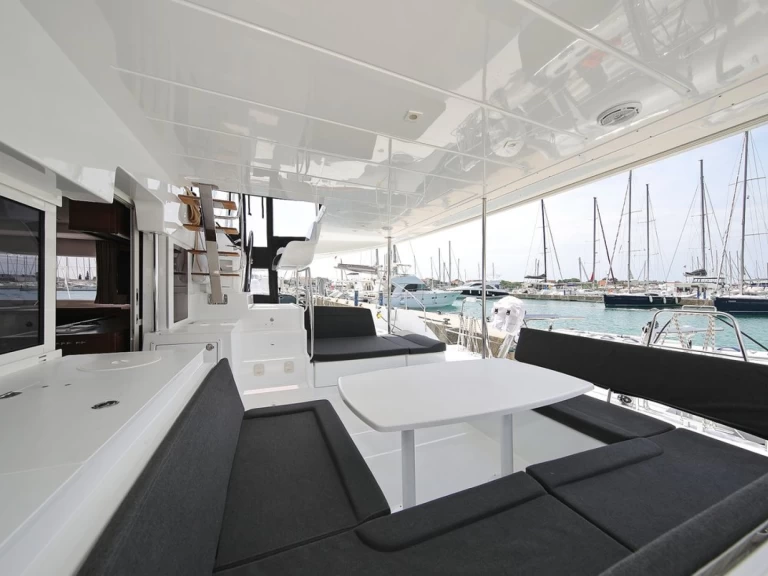 Rent a Lagoon Lagoon 450 Sport Top Biograd na Moru