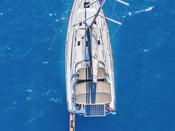 Sailboat for rent Alimos at the best price