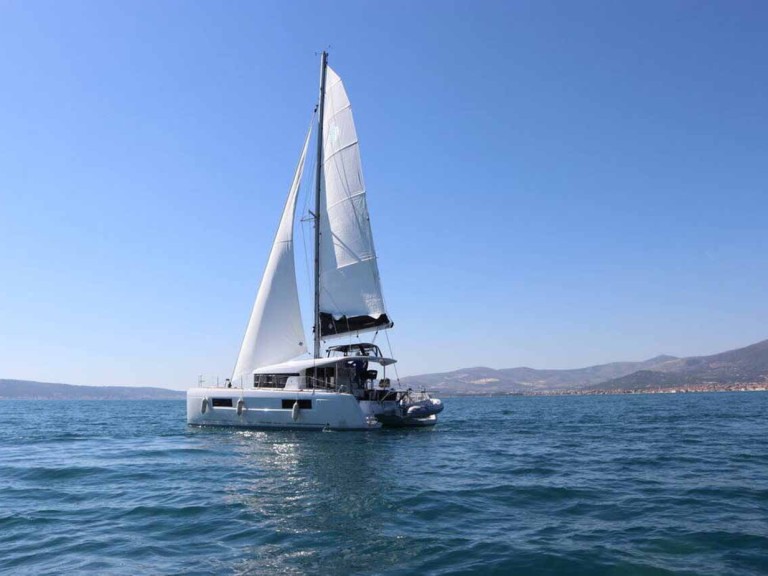 Catamaran rental in Pula - Lagoon Lagoon 40