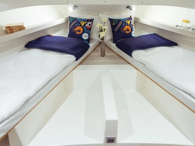 Premier Horizon 1 in Saint-Gilles du Gard on SamBoat