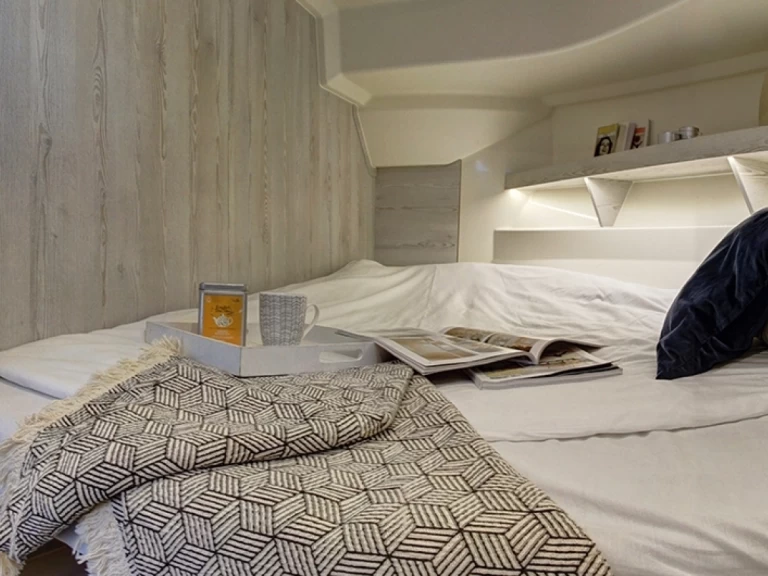 Yacht charter Smiths Falls cheap Horizon 2