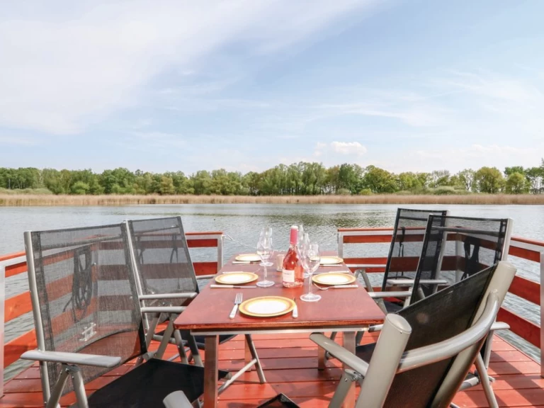 Boat rental Tom Sawyer TS1000 in Buchholz on Samboat