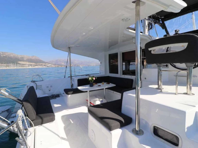 Boat rental Lagoon Lagoon 40 in Pula on Samboat