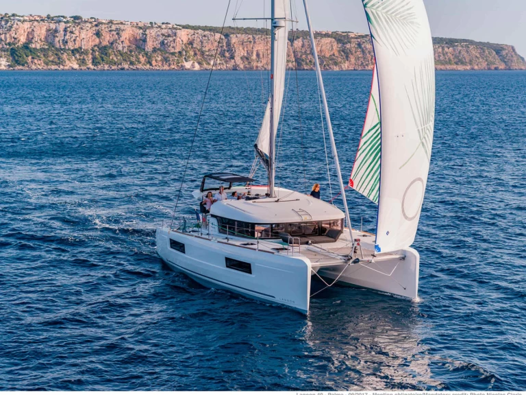 Boat rental Lagoon 40 in Barcelona on Samboat